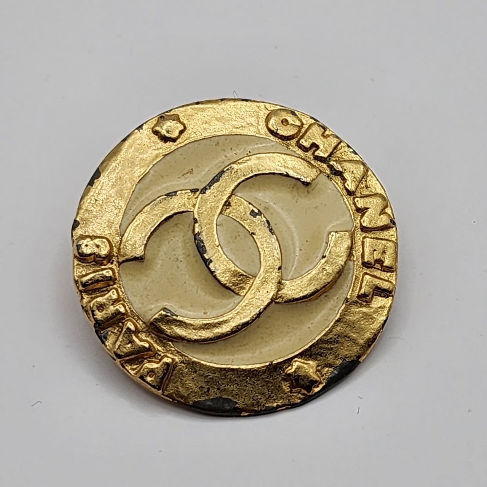 Vintage 80's Chanel Paris Gold Tone CC Logo Clip Earring (One)